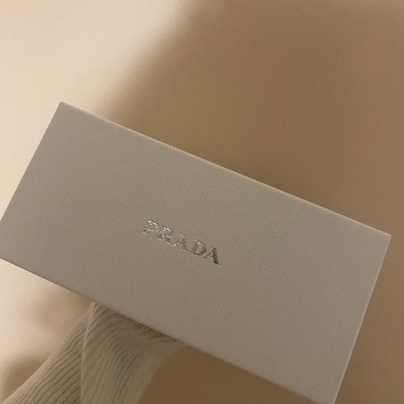 ** SOLD ** PR 16RS HERITAGE PRADA SUNGLASSES - Picture 4 of 6